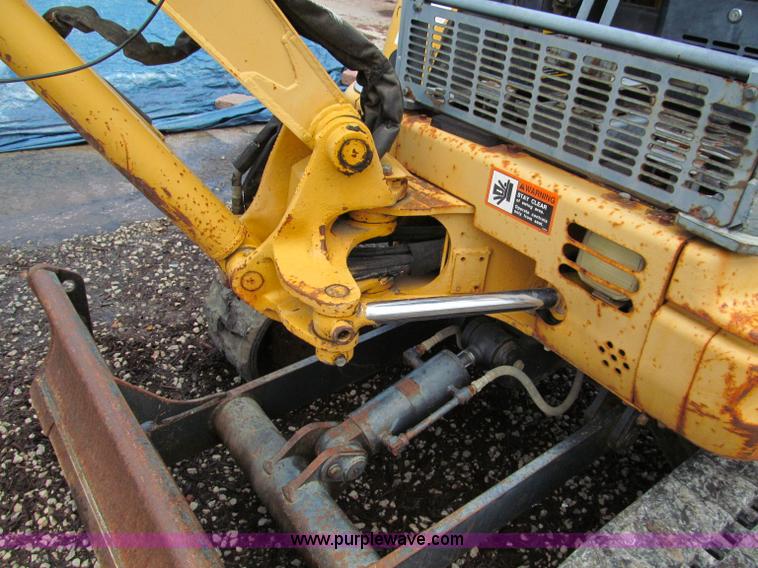 image for item C2461 2001 John Deere 27 ZTS compact excavator
