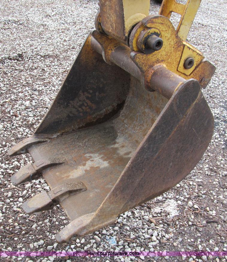 image for item C2461 2001 John Deere 27 ZTS compact excavator