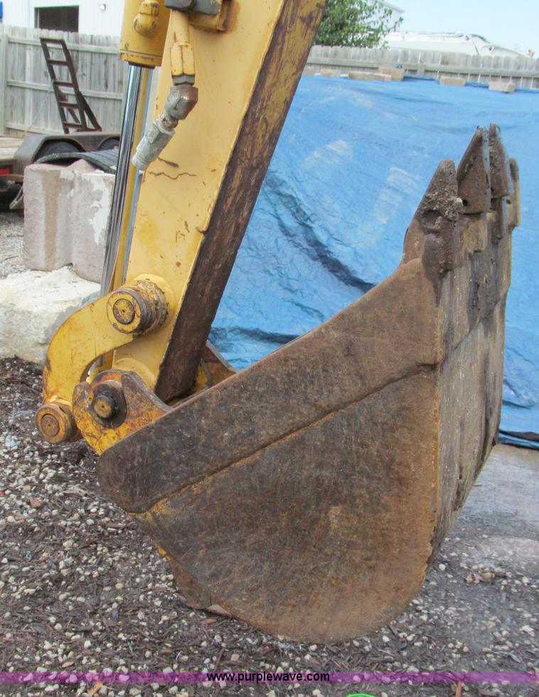 image for item C2461 2001 John Deere 27 ZTS compact excavator