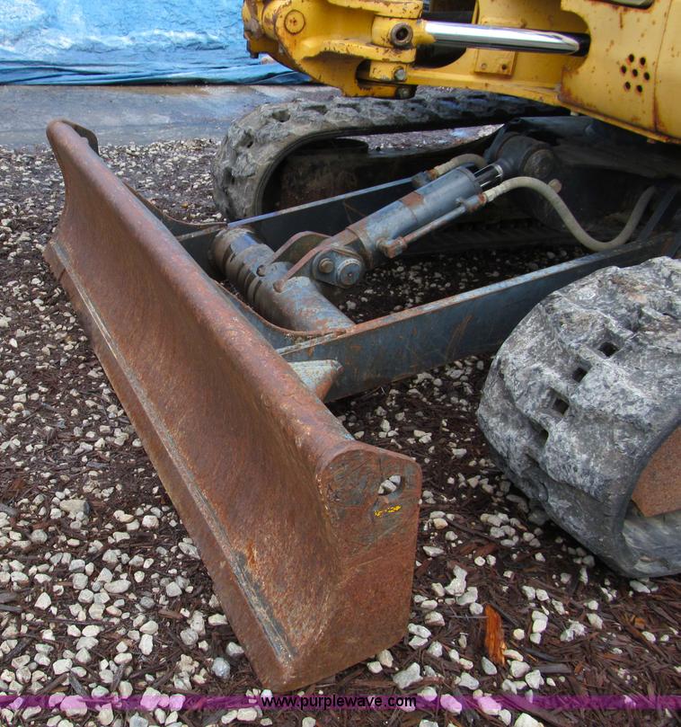 image for item C2461 2001 John Deere 27 ZTS compact excavator