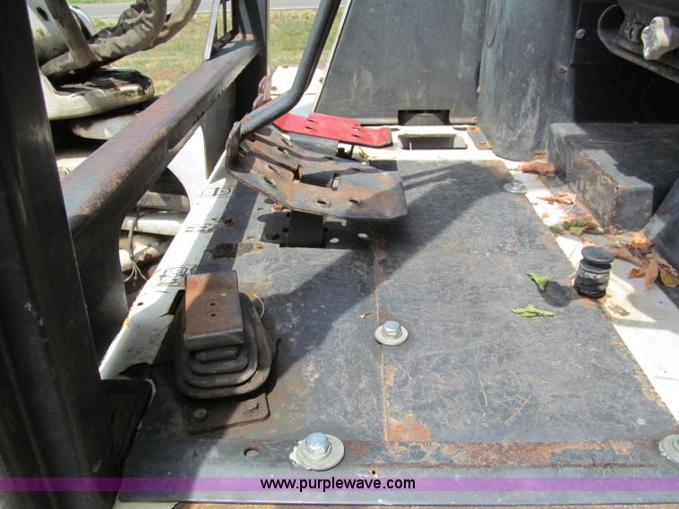 image for item C2472 1999 Bobcat 341 compact excavator