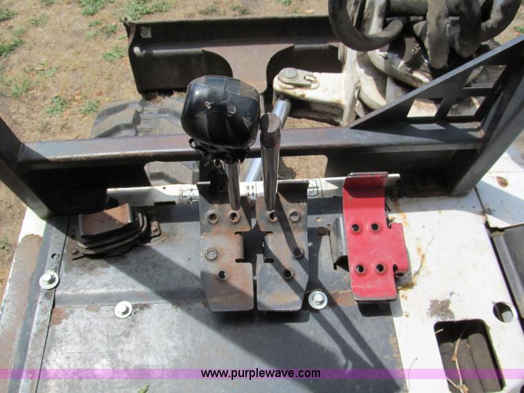 image for item C2472 1999 Bobcat 341 compact excavator