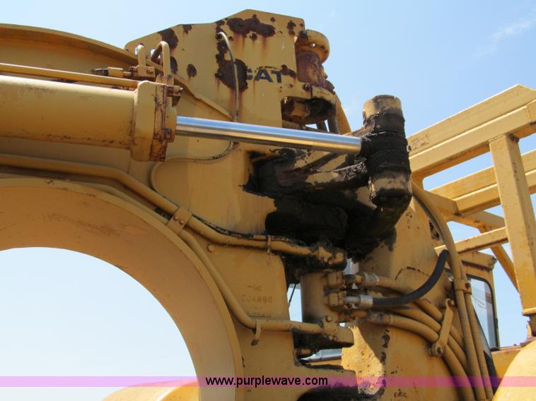 image for item C2475 1969 Caterpillar 633 elevating scraper