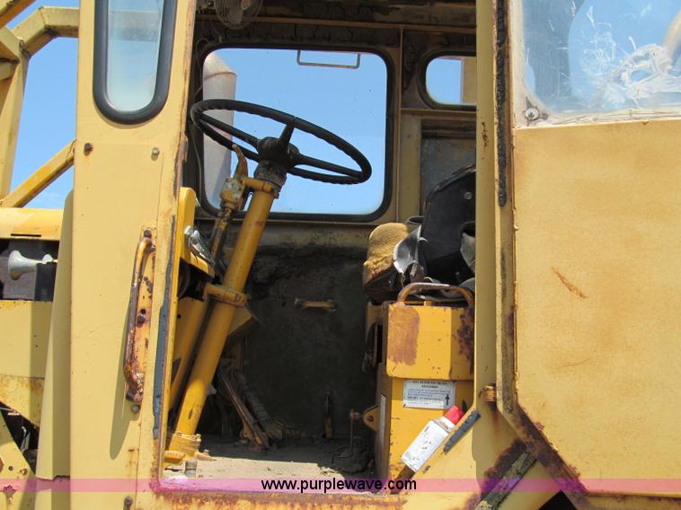 image for item C2475 1969 Caterpillar 633 elevating scraper