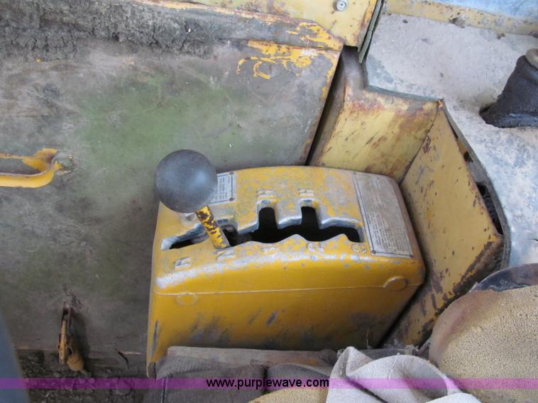 image for item C2475 1969 Caterpillar 633 elevating scraper