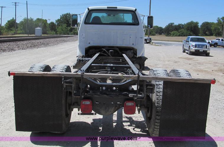 image for item C2495 2008 Ford F750 XLT Super Duty truck cab and chassis