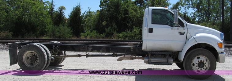 image for item C2495 2008 Ford F750 XLT Super Duty truck cab and chassis