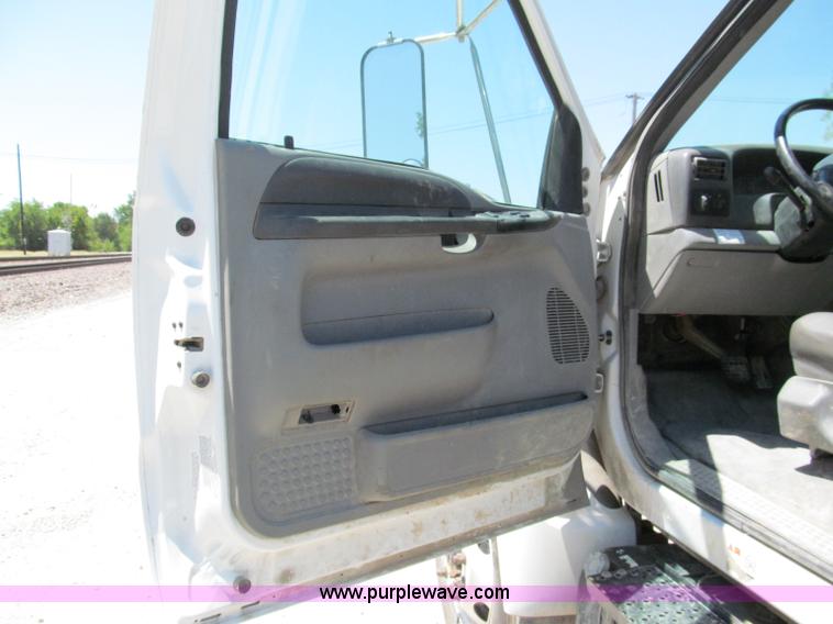 image for item C2495 2008 Ford F750 XLT Super Duty truck cab and chassis