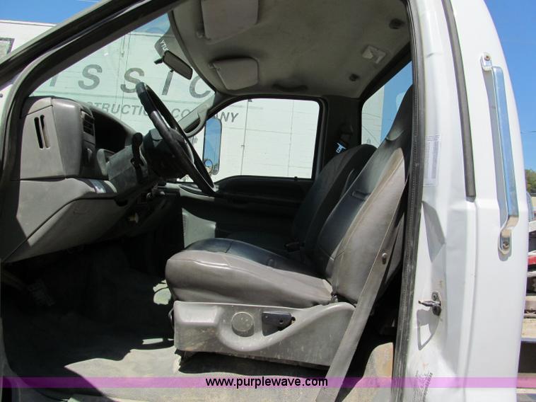image for item C2495 2008 Ford F750 XLT Super Duty truck cab and chassis
