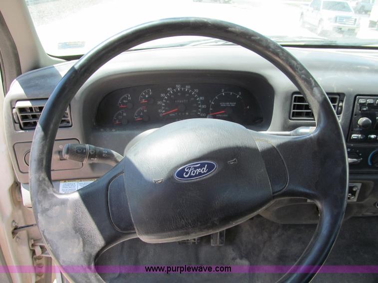 image for item C2495 2008 Ford F750 XLT Super Duty truck cab and chassis