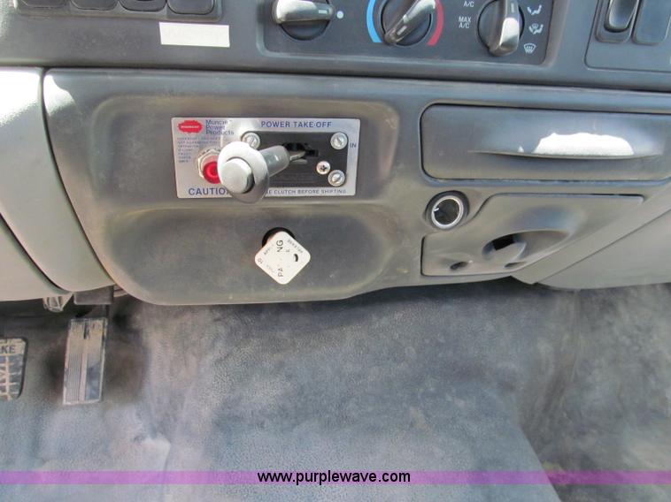 image for item C2495 2008 Ford F750 XLT Super Duty truck cab and chassis