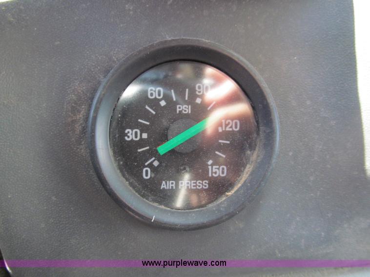 image for item C2495 2008 Ford F750 XLT Super Duty truck cab and chassis