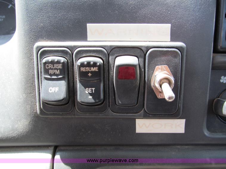 image for item C2495 2008 Ford F750 XLT Super Duty truck cab and chassis