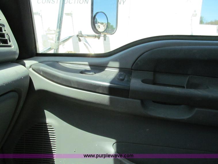 image for item C2495 2008 Ford F750 XLT Super Duty truck cab and chassis