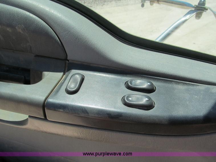 image for item C2495 2008 Ford F750 XLT Super Duty truck cab and chassis