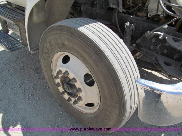 image for item C2495 2008 Ford F750 XLT Super Duty truck cab and chassis