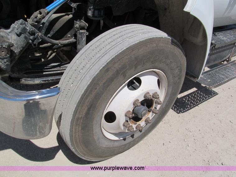 image for item C2495 2008 Ford F750 XLT Super Duty truck cab and chassis