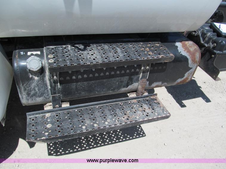 image for item C2495 2008 Ford F750 XLT Super Duty truck cab and chassis