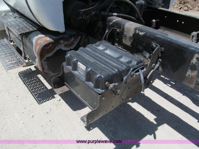 image for item C2495 2008 Ford F750 XLT Super Duty truck cab and chassis