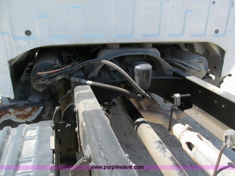 image for item C2495 2008 Ford F750 XLT Super Duty truck cab and chassis