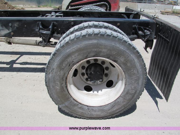 image for item C2495 2008 Ford F750 XLT Super Duty truck cab and chassis