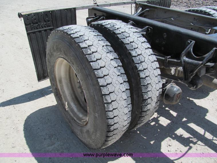 image for item C2495 2008 Ford F750 XLT Super Duty truck cab and chassis