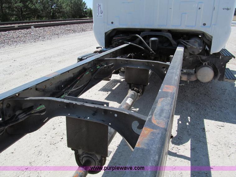 image for item C2495 2008 Ford F750 XLT Super Duty truck cab and chassis