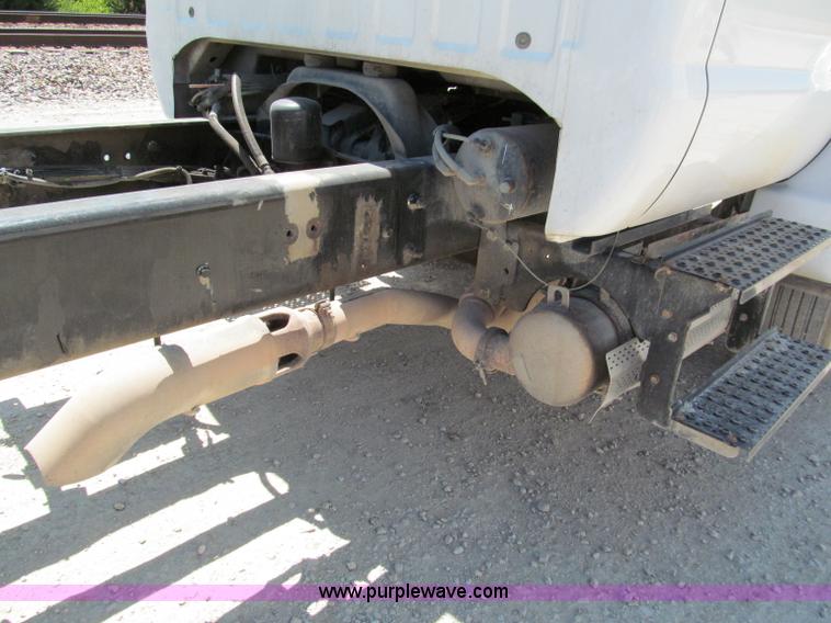 image for item C2495 2008 Ford F750 XLT Super Duty truck cab and chassis
