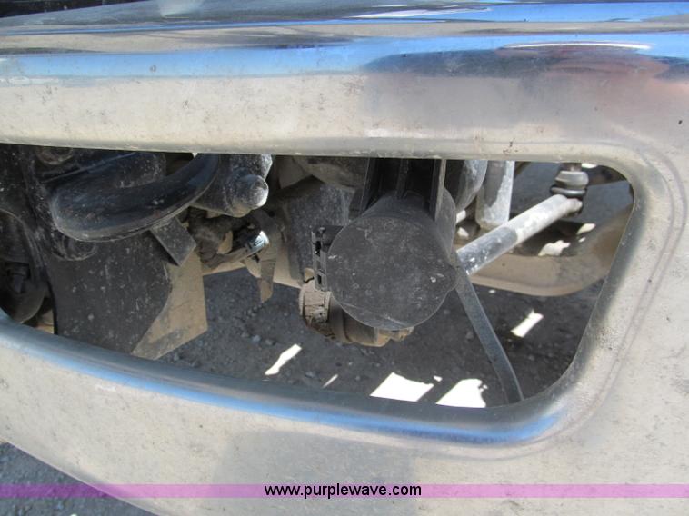 image for item C2495 2008 Ford F750 XLT Super Duty truck cab and chassis