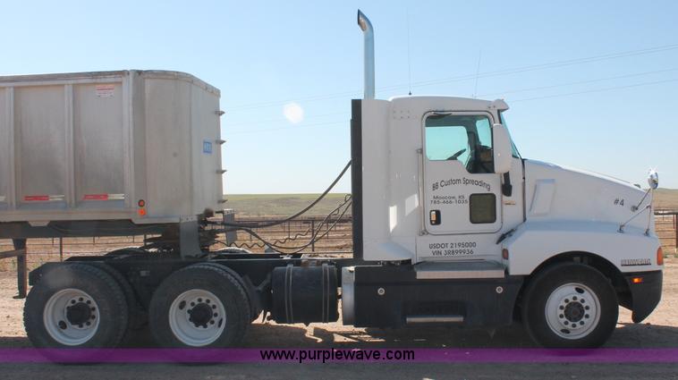 image for item C2727 2003 Kenworth T600 semi truck