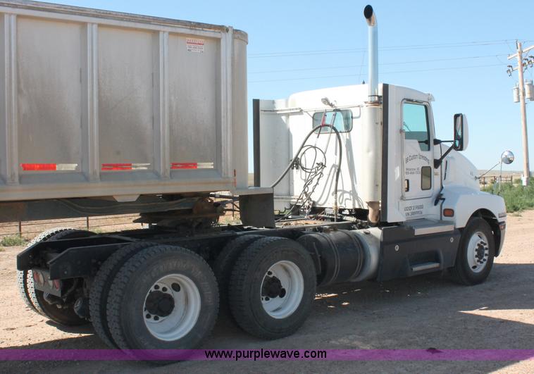 image for item C2727 2003 Kenworth T600 semi truck