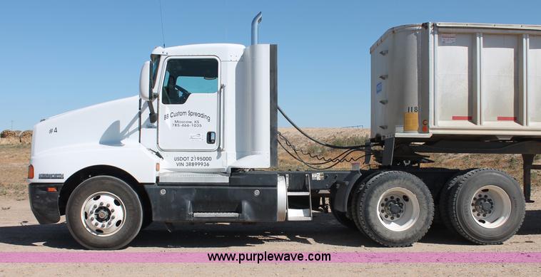image for item C2727 2003 Kenworth T600 semi truck