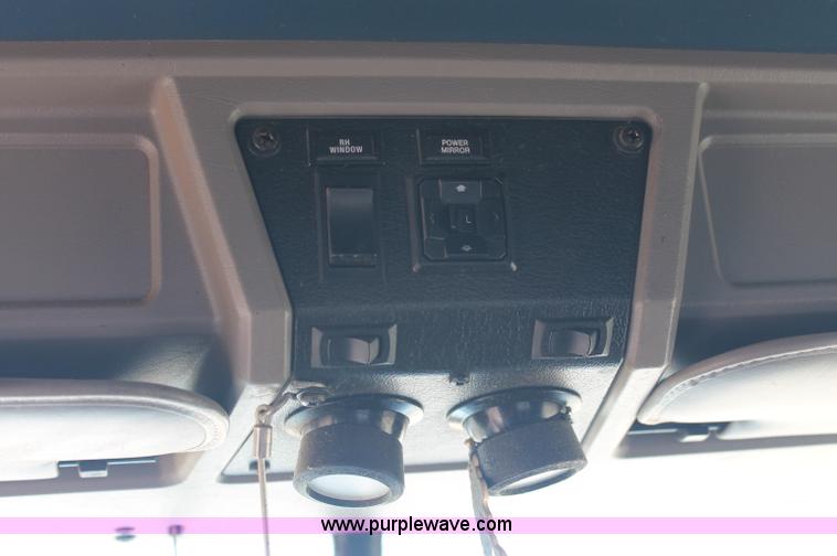 image for item C2727 2003 Kenworth T600 semi truck