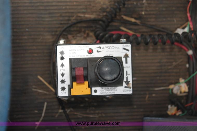 image for item C2727 2003 Kenworth T600 semi truck