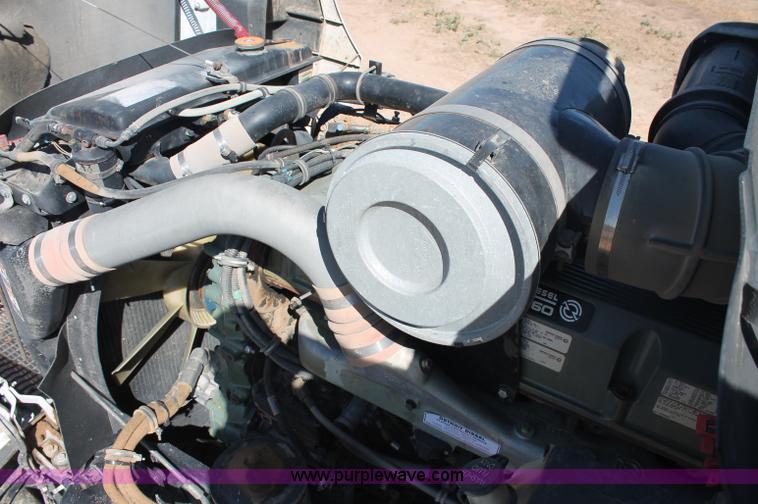 image for item C2727 2003 Kenworth T600 semi truck