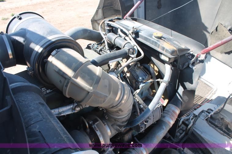 image for item C2727 2003 Kenworth T600 semi truck