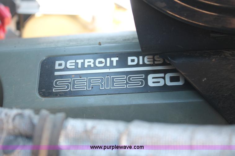 image for item C2727 2003 Kenworth T600 semi truck