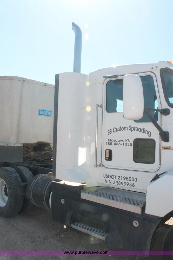 image for item C2727 2003 Kenworth T600 semi truck