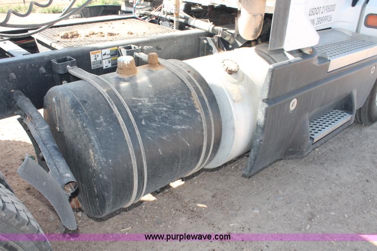 image for item C2727 2003 Kenworth T600 semi truck