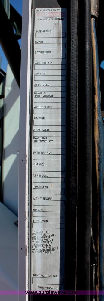 image for item C2727 2003 Kenworth T600 semi truck