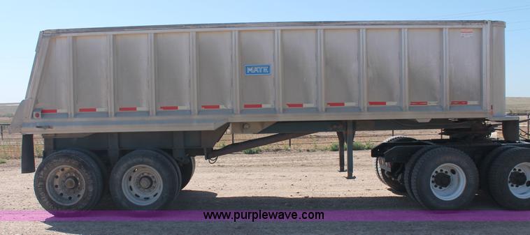 image for item C2728 1992 Mate 26' end dump trailer