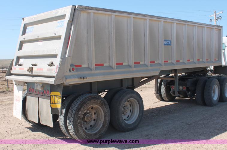 image for item C2728 1992 Mate 26' end dump trailer