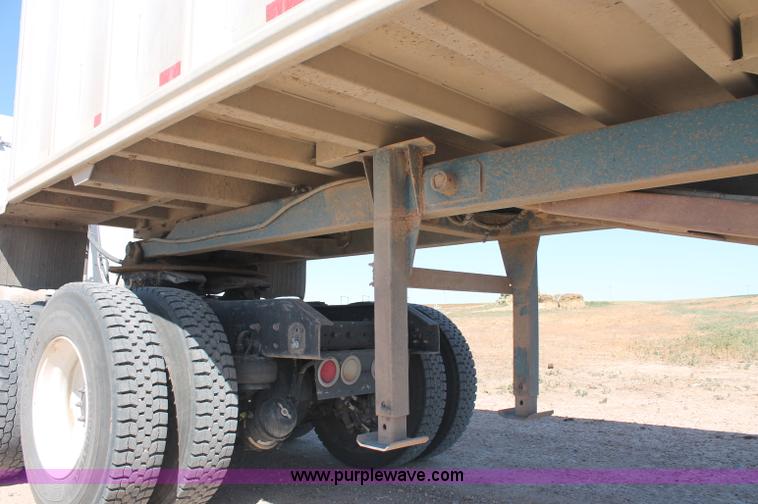 image for item C2728 1992 Mate 26' end dump trailer