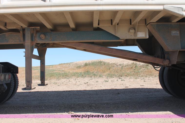 image for item C2728 1992 Mate 26' end dump trailer