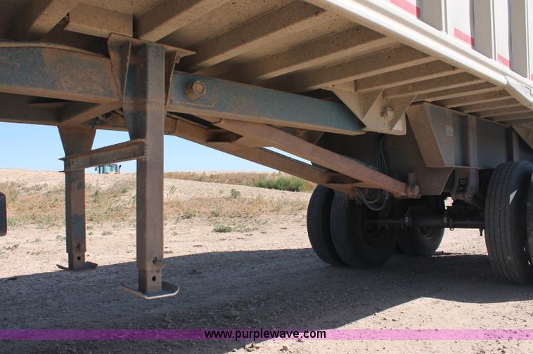 image for item C2728 1992 Mate 26' end dump trailer
