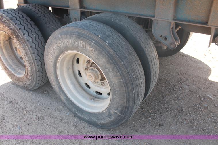 image for item C2728 1992 Mate 26' end dump trailer