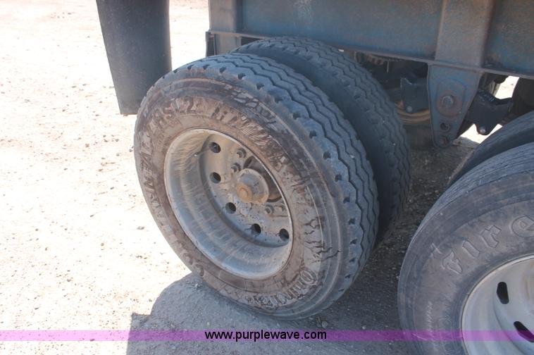 image for item C2728 1992 Mate 26' end dump trailer