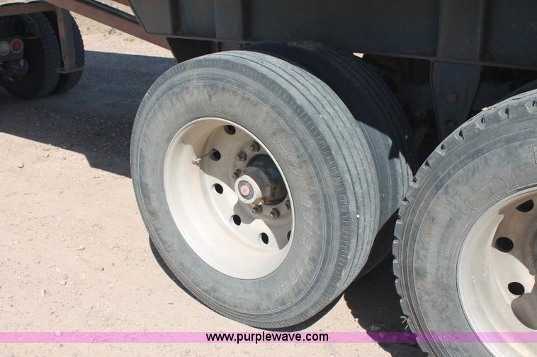 image for item C2728 1992 Mate 26' end dump trailer