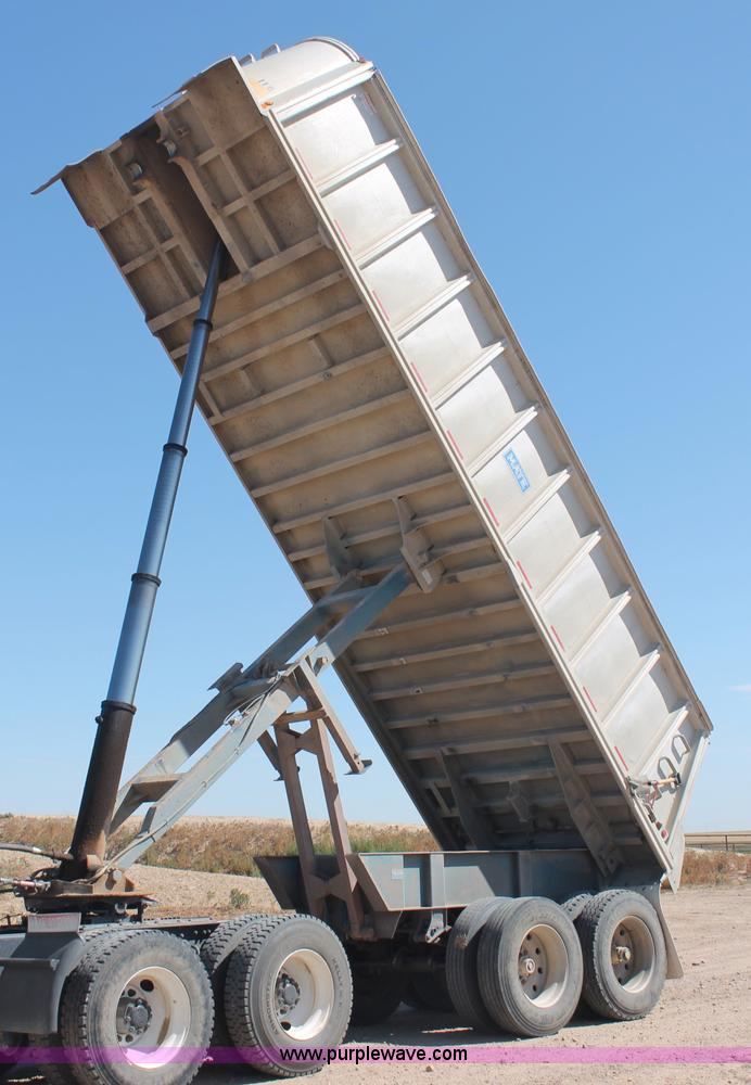 image for item C2728 1992 Mate 26' end dump trailer