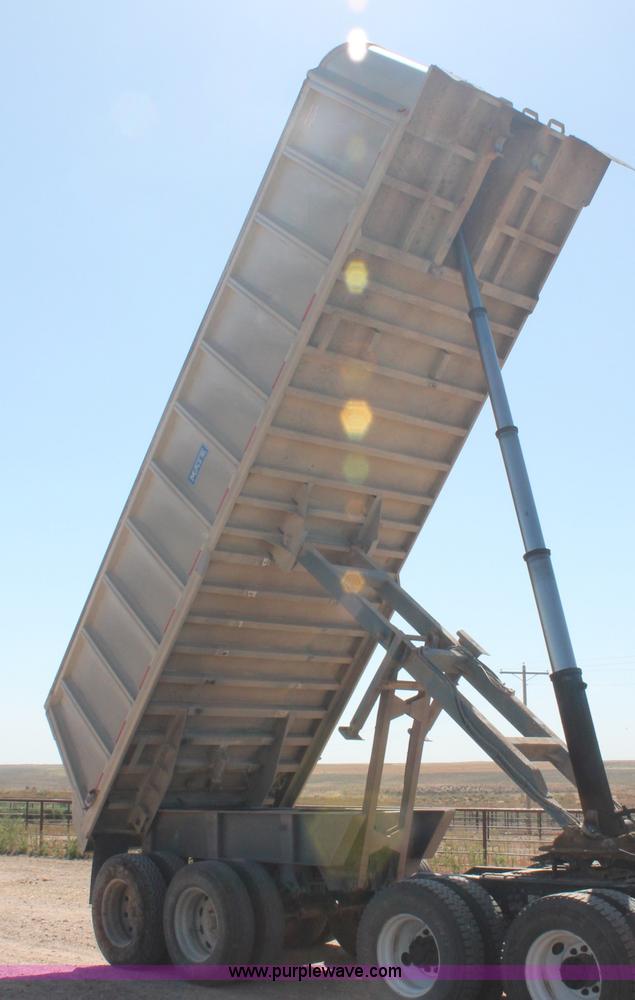 image for item C2728 1992 Mate 26' end dump trailer